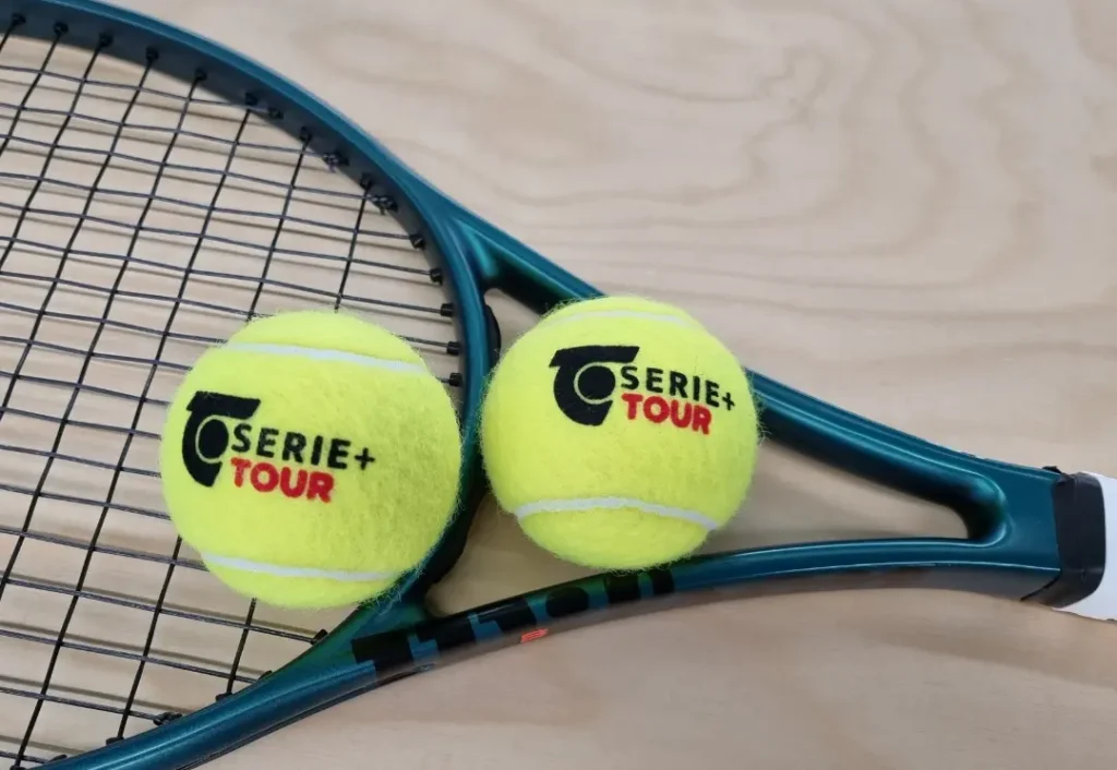 Tennisereket pallidega